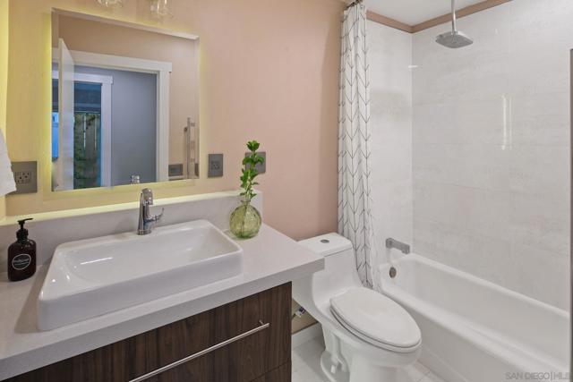 3356 Corte Tiburon, Carlsbad CA: https://media.crmls.org/mediaz/60c9d45e-7352-419e-b8f1-467a89252c88.jpg