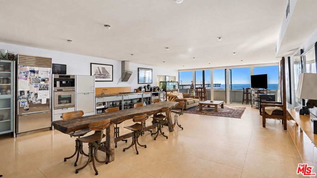 2909 Ocean Front Walk — Contemporary