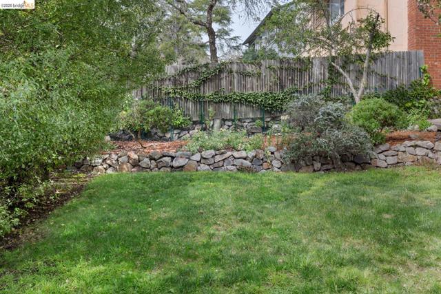 Image 28 of 30 For 22 Windsor Ave