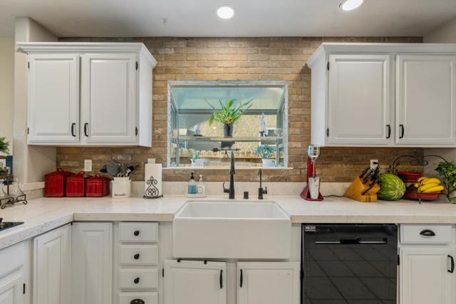 1090 Los Altos Drive, Hollister CA: https://media.crmls.org/mediaz/60ca6c12-7959-4d24-b3d8-0a14fa8ca14e.jpg