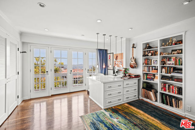 2558 Glendower Avenue, Los Angeles CA: https://media.crmls.org/mediaz/60ca9fbd-a8ea-402f-808d-44fc937393bf.jpg