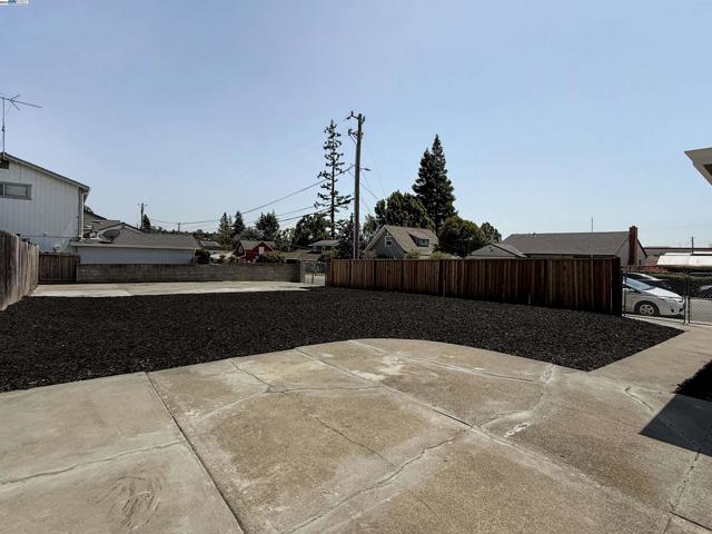 22108 Moyers St, Castro Valley CA: https://media.crmls.org/mediaz/60caeb93-a1e7-4ad7-bf75-18a82fc71df1.jpg