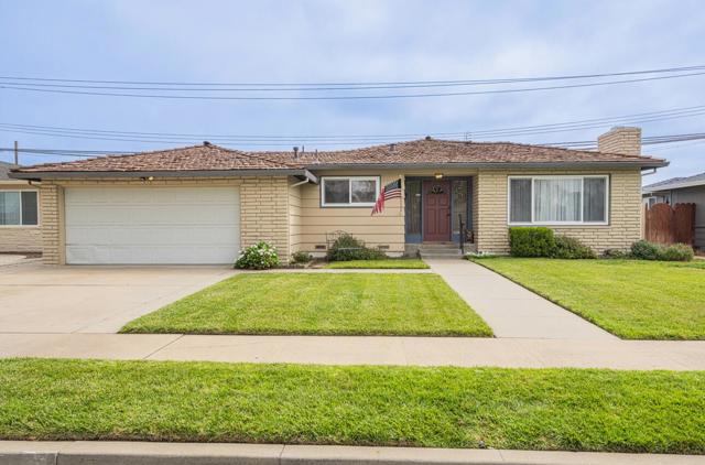 528 La Mesa Drive, Salinas CA: https://media.crmls.org/mediaz/60cb3529-3289-4eab-bed5-0e07f94c1875.jpg