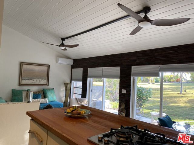 1 Papaya Road,  CA: https://media.crmls.org/mediaz/60cb9aec-1a51-4d52-ac9d-4cd3111cc694.jpg