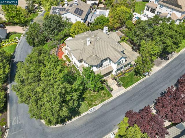 135 Diablo Ranch Ct, Danville CA: https://media.crmls.org/mediaz/60cc1e2e-e4c2-49e9-b40f-91efde8f359c.jpg