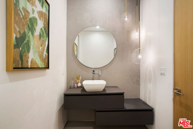 4527 Simpson Avenue, Studio City CA: https://media.crmls.org/mediaz/60cc9820-310f-450d-9fc2-41a051cc54ad.jpg