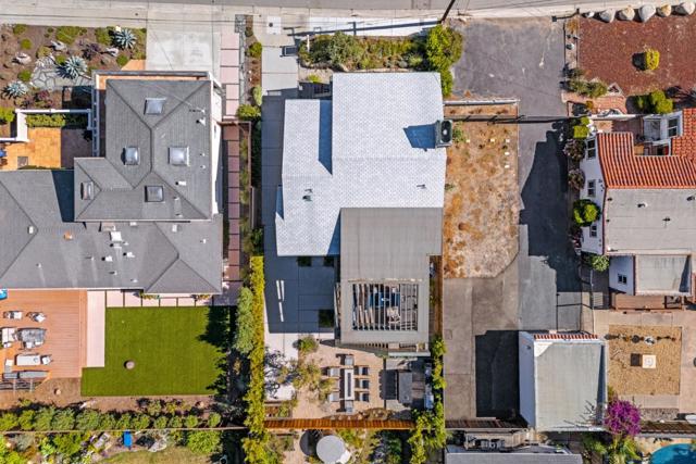 1122 W Cliff Drive, Santa Cruz CA: https://media.crmls.org/mediaz/60ccf744-8251-4ec3-b66f-1d1532f2fcb2.jpg