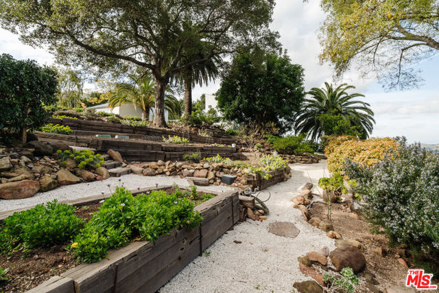 2002 Tuna Canyon Road, Topanga CA: https://media.crmls.org/mediaz/60cd55d4-59f1-4753-bd63-e5281f7fd535.jpg