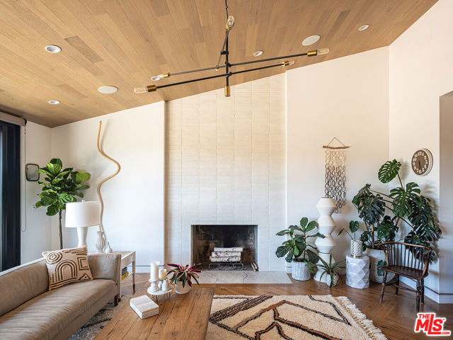 4587 Don Felipe Drive, Los Angeles CA: https://media.crmls.org/mediaz/60cd8eda-26ad-44b7-a407-00a2281518bf.jpg