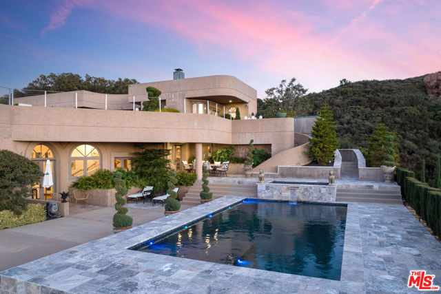 415 Stunt Road, Calabasas, CA 91302