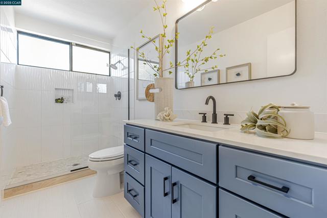 4924 Rocky Rd, Richmond CA: https://media.crmls.org/mediaz/60cdddd1-2298-4b33-9146-a3bb78e7be5f.jpg