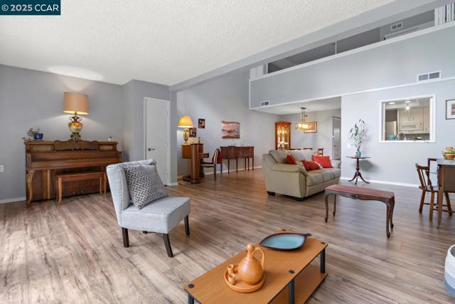1244 Singingwood Ct., Walnut Creek CA: https://media.crmls.org/mediaz/60ce12a3-ecc5-4a71-84dd-56f47dedee26.jpg