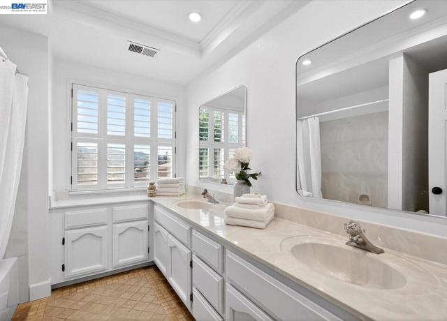 Image 30 of 60 For 976 Richard Ln