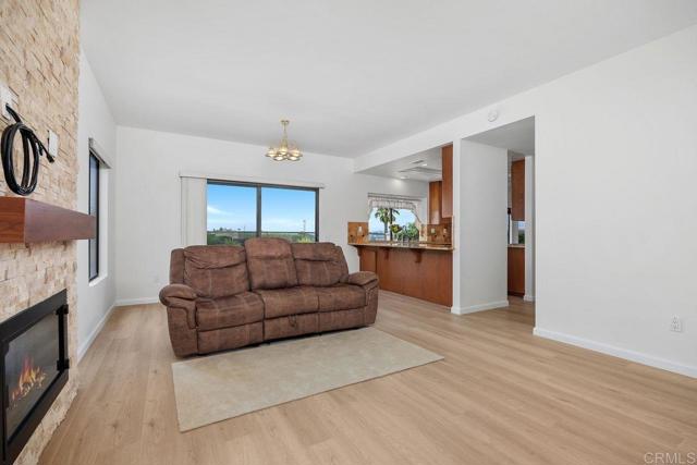 Detail Gallery Image 12 of 43 For 1956 Cherrywood St, Vista,  CA 92081 - 4 Beds | 2/1 Baths