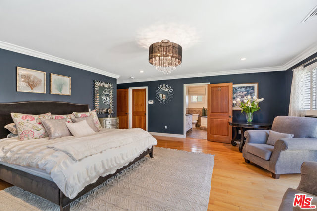 1865 E Villa Street, Pasadena CA: https://media.crmls.org/mediaz/60cec399-b130-4a85-b26a-bb424a0c9171.jpg