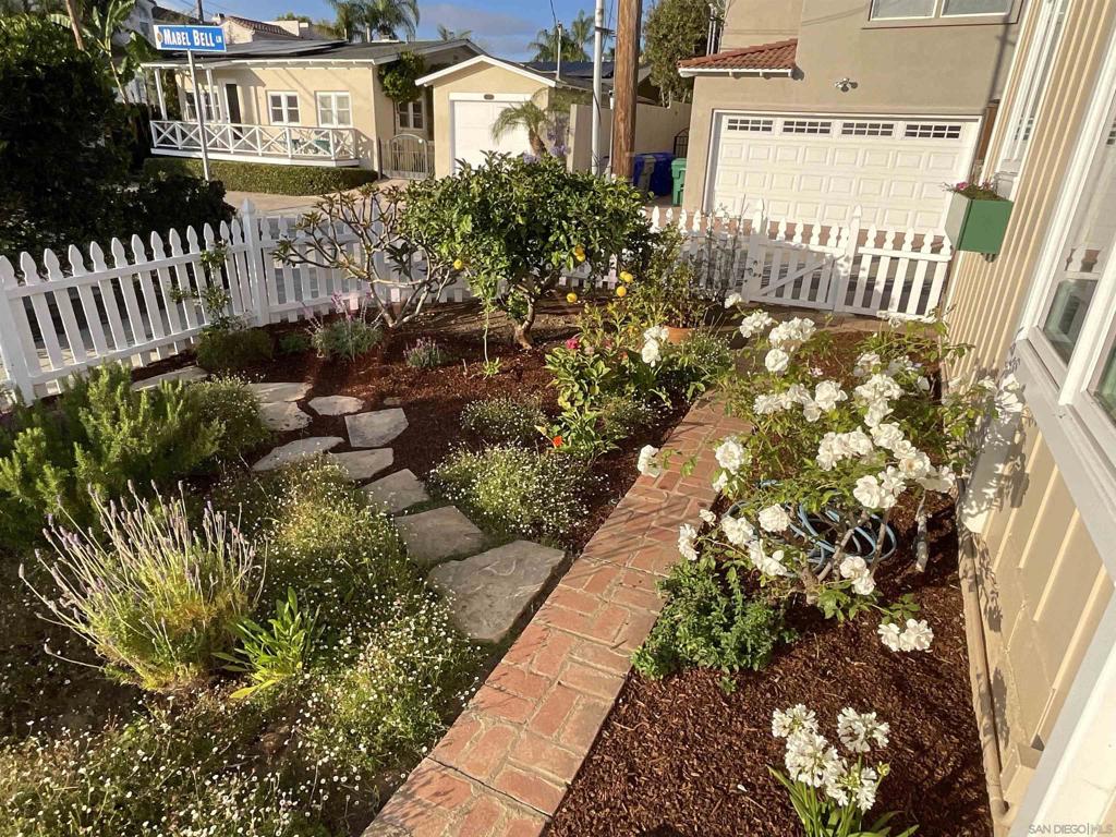 741 Arenas St - photo 3
