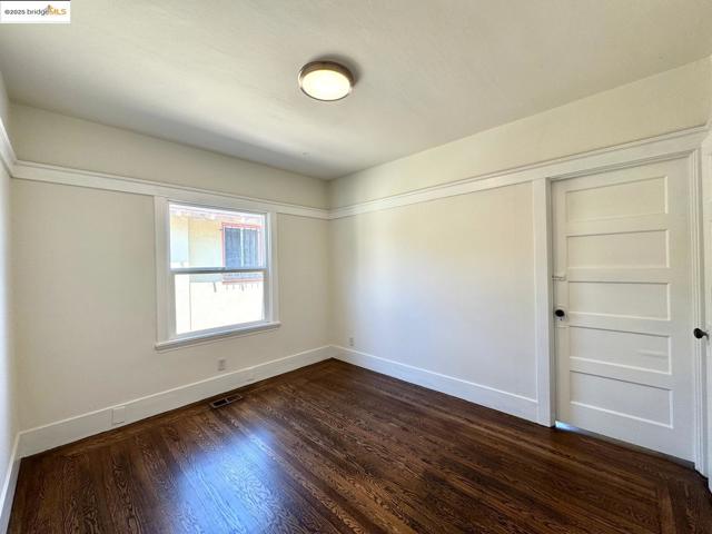 5926 Marshall St, Oakland CA: https://media.crmls.org/mediaz/60cfb948-a497-47a4-82d3-b39330b9a5ed.jpg