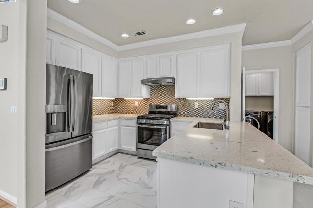 1205 Amber Court, San Leandro CA: https://media.crmls.org/mediaz/60cfc3a5-59d7-4c97-a852-4b324877e996.jpg