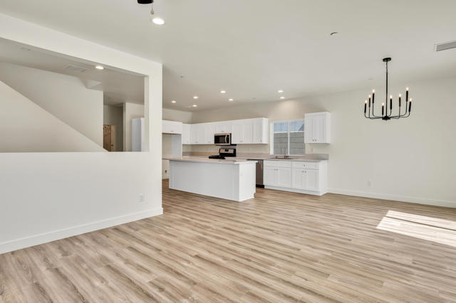33912 Whispering Palms Trail, Cathedral City CA: https://media.crmls.org/mediaz/60cff201-2f37-47d9-913f-3d28001bd245.jpg