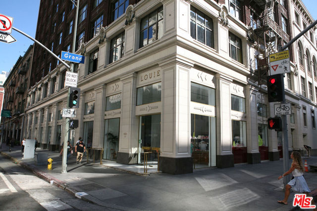 630 W 6th Street, Los Angeles CA: https://media.crmls.org/mediaz/60d0d8f4-998d-493c-9c9d-4f105761f7b4.jpg