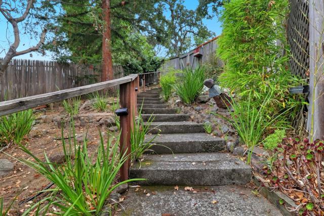 20 Brookmont Circle, San Anselmo CA: https://media.crmls.org/mediaz/60d0dc43-5a22-48c0-844a-bedea739993d.jpg