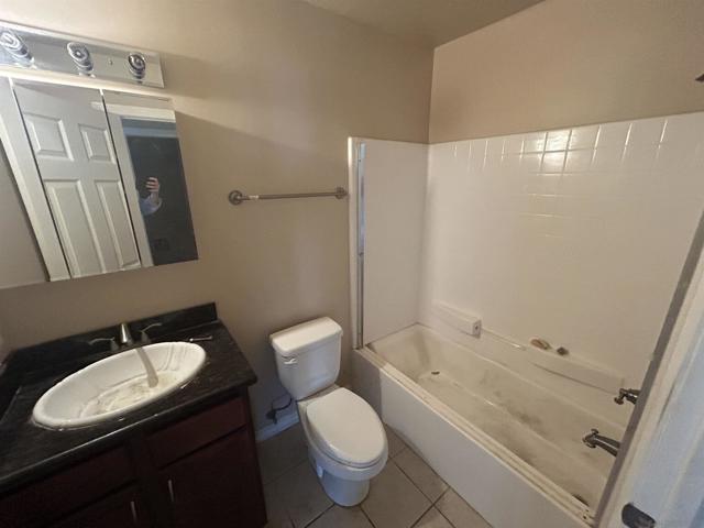 5404 Balboa Arms Dr, San Diego CA: https://media.crmls.org/mediaz/60d1339f-cd77-49b6-9ab7-73e91e5662c8.jpg