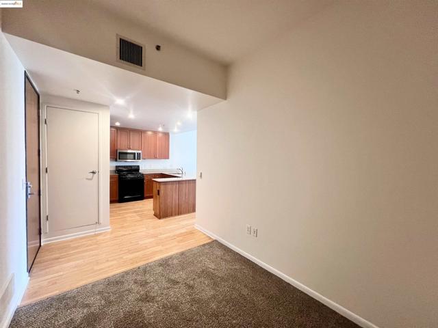 5855 Horton St, Emeryville CA: https://media.crmls.org/mediaz/60d13eff-593b-46cc-9c07-180ff115e4df.jpg