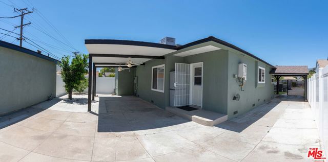 536 Myrtle Street, Glendale CA: https://media.crmls.org/mediaz/60d17493-333f-4843-adc8-c0c66e3ea624.jpg