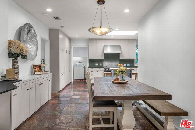 10321 Rochester Avenue, Los Angeles CA: https://media.crmls.org/mediaz/60d1c211-0b53-491d-b156-e4eeb29feab6.jpg