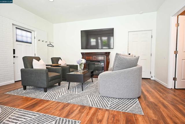 1250 Saint Louis Drive, Concord CA: https://media.crmls.org/mediaz/60d20741-af10-4392-a58b-5f59fa5821b6.jpg