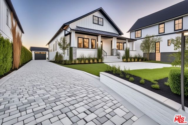 1207 S Harvard Boulevard, Los Angeles CA: https://media.crmls.org/mediaz/60d26418-50ec-47ed-9745-7d45adcc00bf.jpg