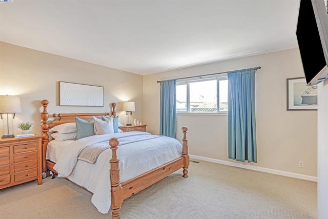 3335 Cornish Ct, Fremont CA: https://media.crmls.org/mediaz/60d3a781-e5f9-4d8e-8526-8c52044a68c6.jpg