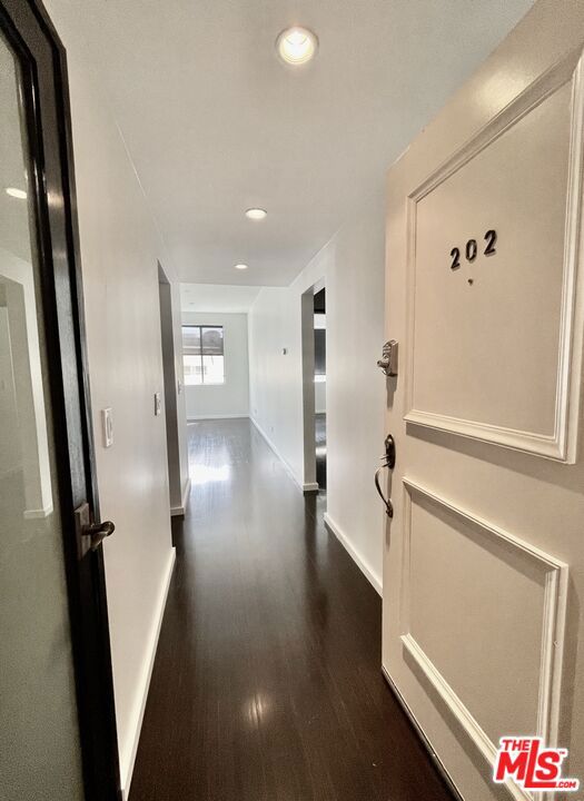 1505 Purdue Avenue, Los Angeles CA: https://media.crmls.org/mediaz/60d3cfb5-8a47-4e69-aef2-36192bfaf64a.jpg