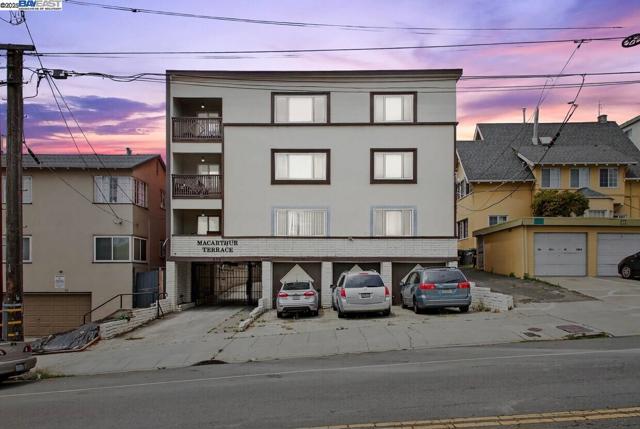 273 MacArthur Blvd, Oakland CA: https://media.crmls.org/mediaz/60d3ec7f-a08a-4cbb-aa20-0e7b3226c3b9.jpg