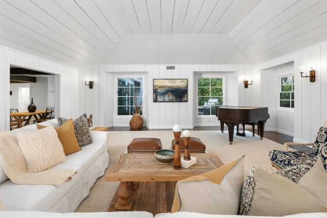 Detail Gallery Image 13 of 43 For 15306 Las Planideras, Rancho Santa Fe,  CA 92067 - 6 Beds | 3/1 Baths