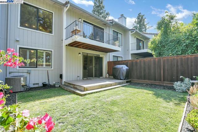 235 Via Pinada Ln, Martinez CA: https://media.crmls.org/mediaz/60d482f9-6ac1-411e-8558-9909a52aff5f.jpg