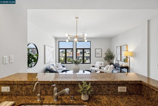 438 W Grand Ave, Oakland CA: https://media.crmls.org/mediaz/60d5ebb3-ec18-4e37-ba88-eb779aefd811.jpg