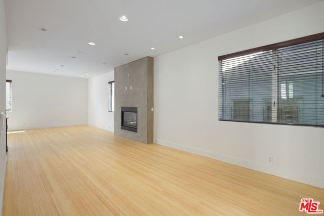43 Ozone Avenue, B photo 9