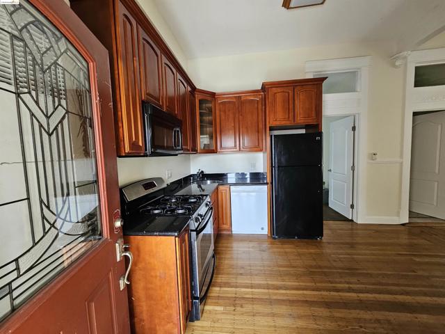 2825 Market St, Oakland, California 94608, ,Multi-Family,For Sale,Market St,41067449