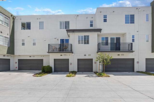 29231 Hub Ct, Hayward CA: https://media.crmls.org/mediaz/60d6af6a-ea43-4563-a48a-dca7e2dd8b18.jpg