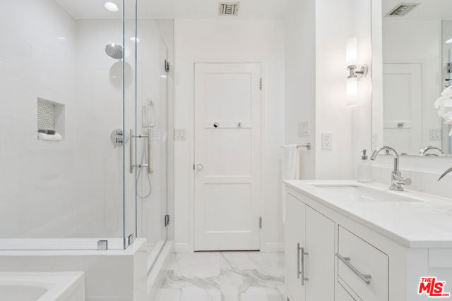 14741 Killion Street, Sherman Oaks CA: https://media.crmls.org/mediaz/60d6db93-3416-454d-9c45-a87f0e2c3bbd.jpg