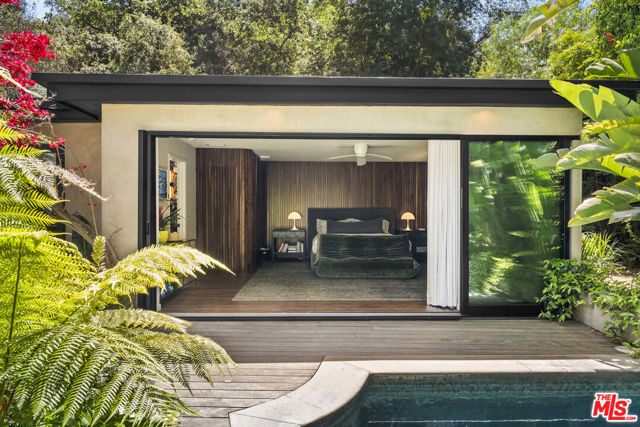 8547 Appian Way, Los Angeles CA: https://media.crmls.org/mediaz/60d70b29-d212-41dd-b25e-634209eb4985.jpg