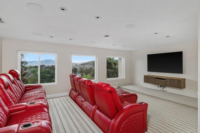 Detail Gallery Image 16 of 30 For 316 Crownview Ct, San Marcos,  CA 92069 - 4 Beds | 3 Baths