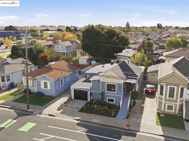 3274 Encinal Ave, Alameda CA: https://media.crmls.org/mediaz/60d77974-d369-47e2-a1f9-c4d871a84dc3.jpg