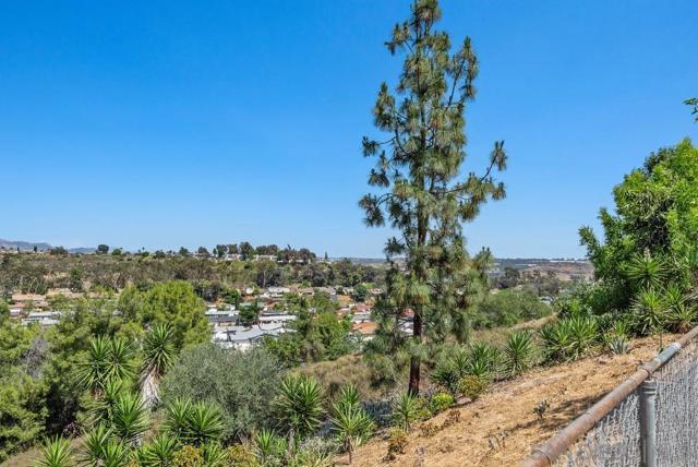 13765 Celestial Rd, Poway CA: https://media.crmls.org/mediaz/60d7c90b-46b3-45f8-a92a-ebc35656b015.jpg