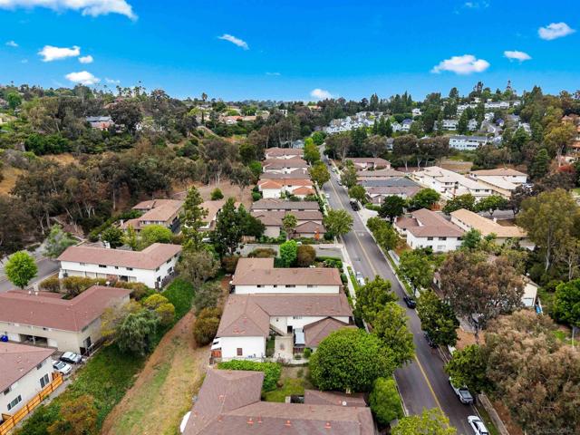 2139 Via Esmarca, Oceanside CA: https://media.crmls.org/mediaz/60d7efde-3931-45cf-981d-c3be027022b4.jpg