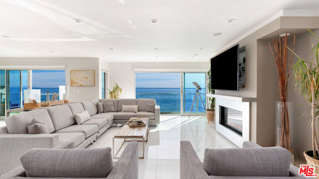 26050 Pacific Coast Highway, Malibu CA: https://media.crmls.org/mediaz/60d86d94-cf4a-4088-a1b8-c4ed3a087943.jpg