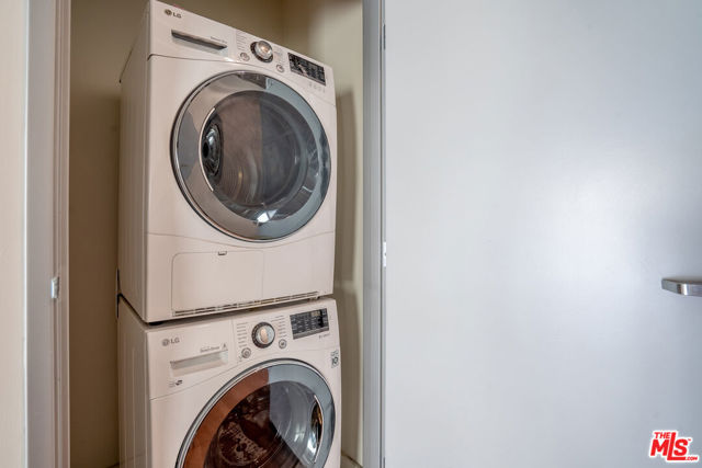 645 W 9th Street, Los Angeles CA: https://media.crmls.org/mediaz/60d89b07-da2f-46d3-9a09-62cbf698bde9.jpg