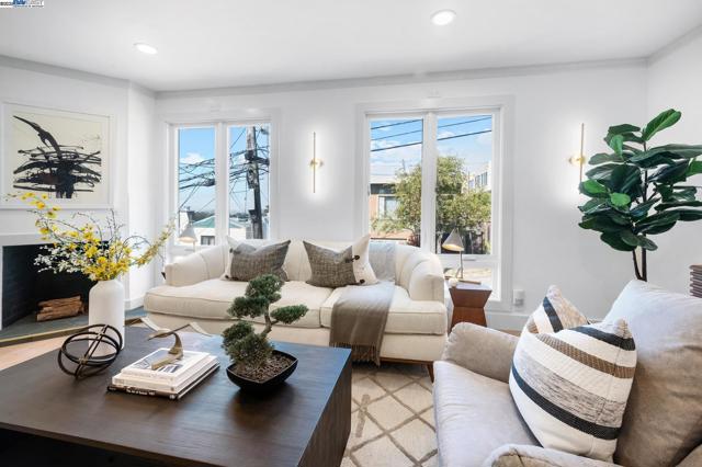 282 Bright St, San Francisco CA: https://media.crmls.org/mediaz/60d91942-dead-4d7d-b952-e7cbc592ed59.jpg