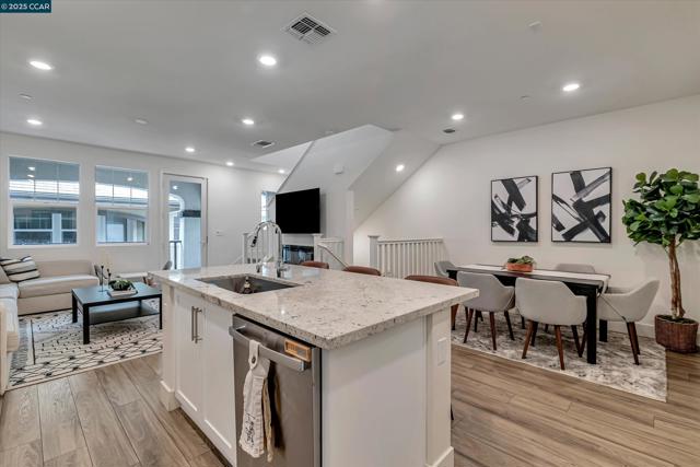 39103 Via Vicenza, San Ramon CA: https://media.crmls.org/mediaz/60d9cde5-d3a0-4ec4-9dc5-89a662510bdc.jpg